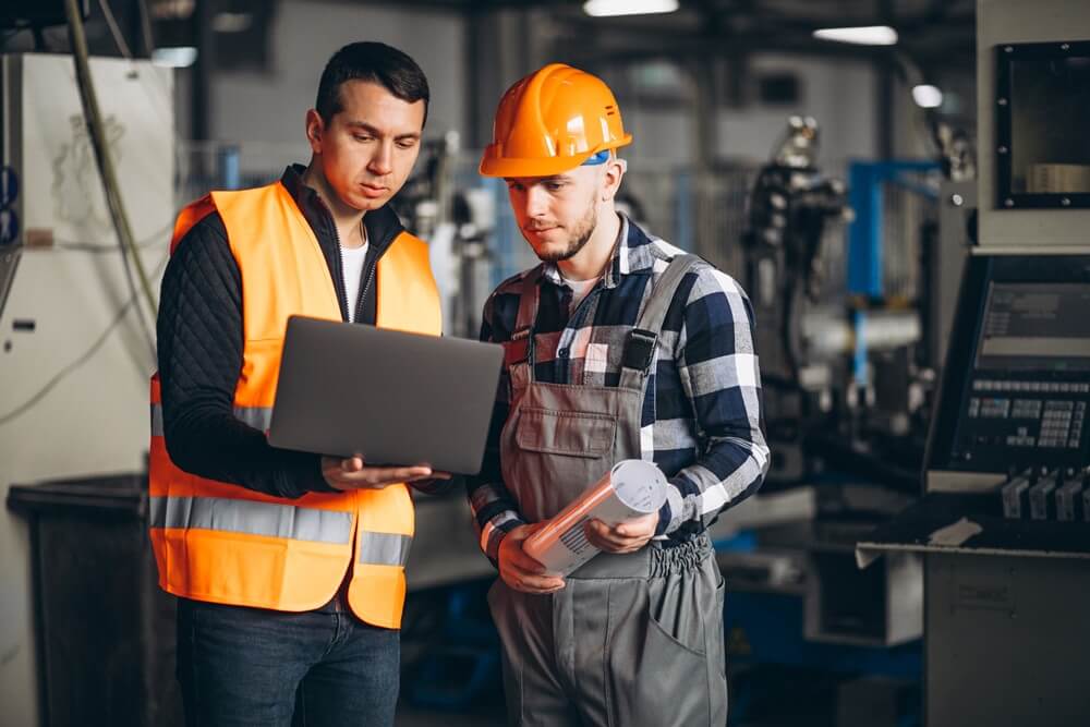 Can general contractors manage commercial and home builds?