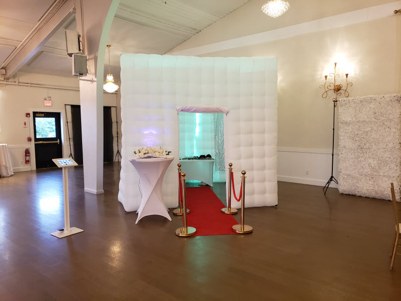 What features make a photo booth ideal for parties?