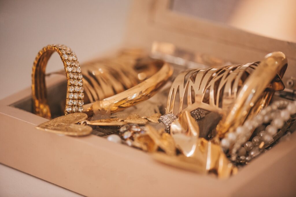 How Can Jewelry Transform Your Everyday Fashion Choices?