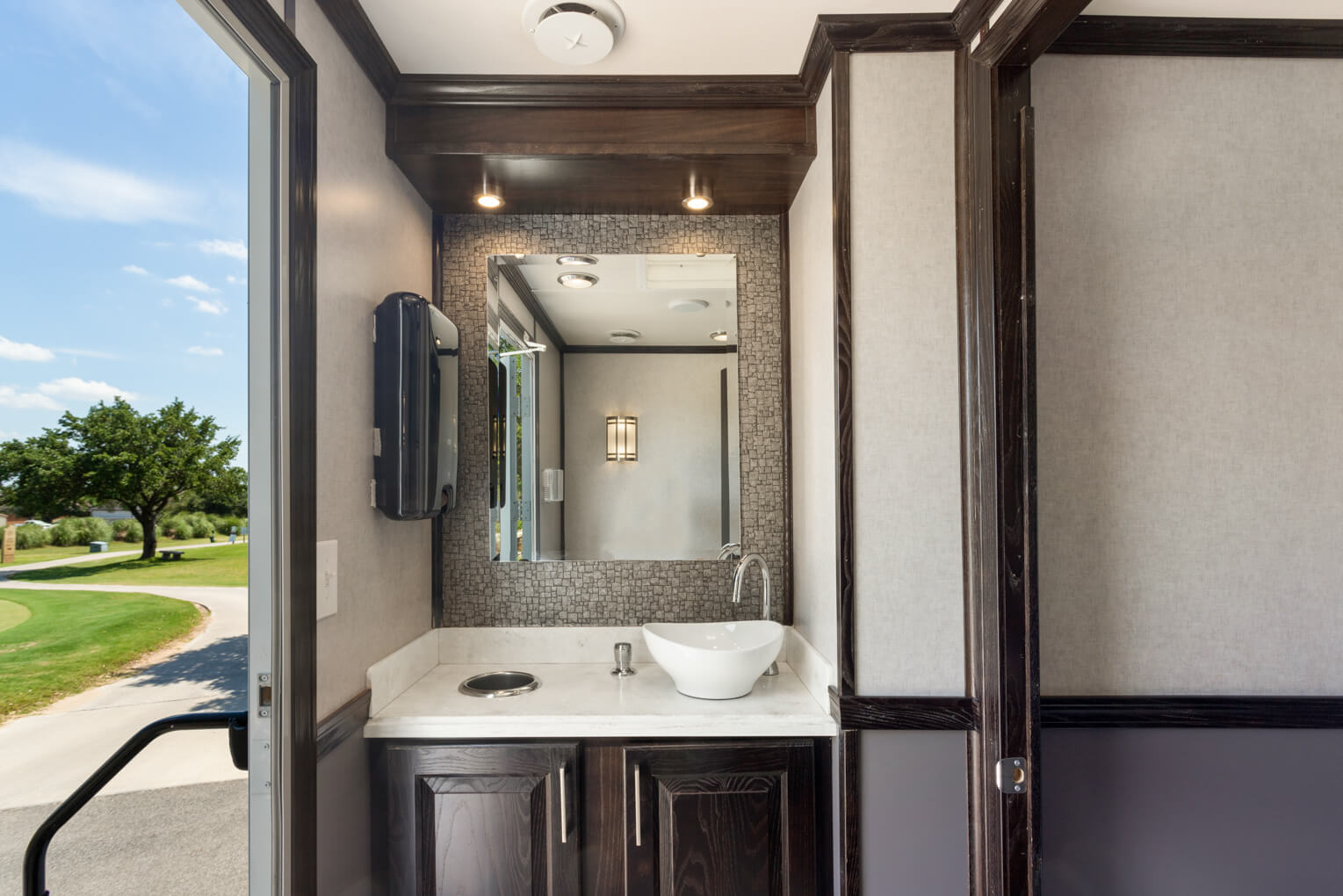 What Factors Influence Comfort and Accessibility in Outdoor Bathrooms?